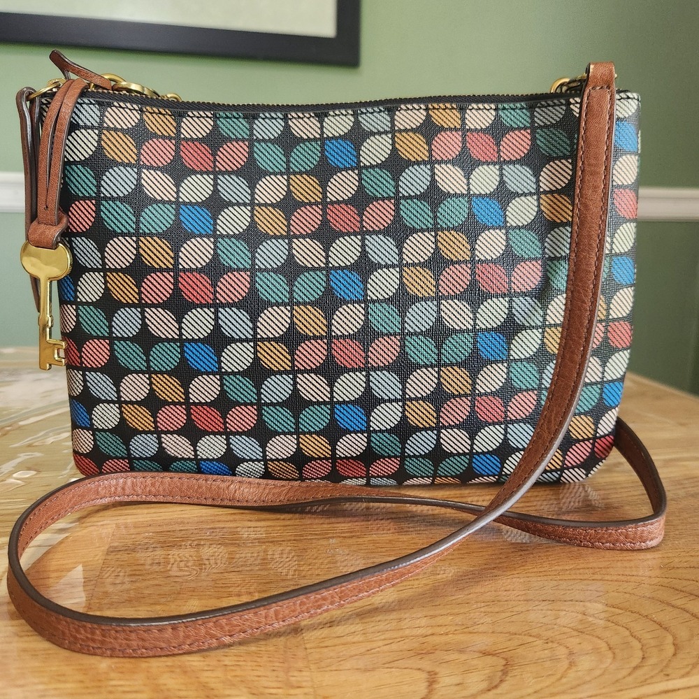 NWOT- FOSSIL Devon Polyvinyl Chloride Crossbody Bag in Multicolor Logo